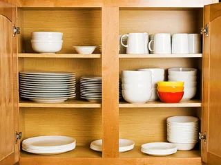Custom Crockery Units Chennai – Glass Shutter Display & Storage